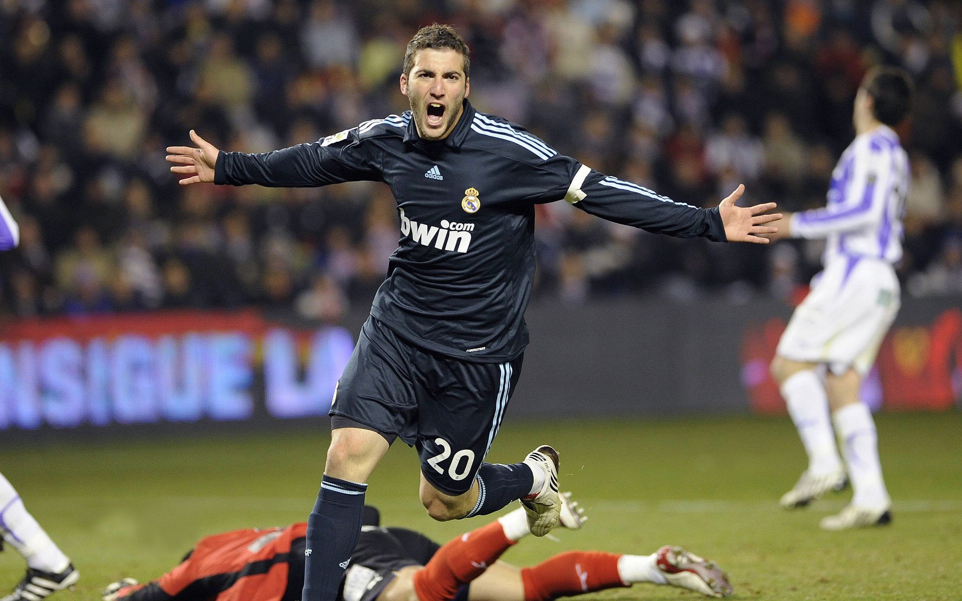 德甲多场比赛进球数明显增加